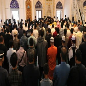 Bu camide bayram namazı 3 kez kılındı! Sebebi duygulandırdı…
