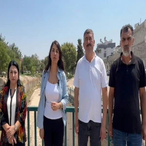 Şanlıurfa’da 3 yıldır çözüm bekleyen sorun için çağrı! “Çöp ve çamurla dolu”