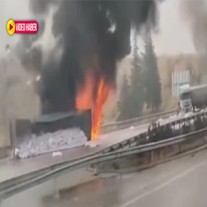 Ağır tonajlı zincirleme kaza alevlere dönüştü! Gaziantep-Şanlıurfa istikameti trafiğe kapatıldı