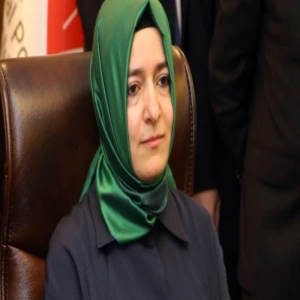 Fatma Betül Sayan Kaya, AK Parti'den ihraç edildi!
