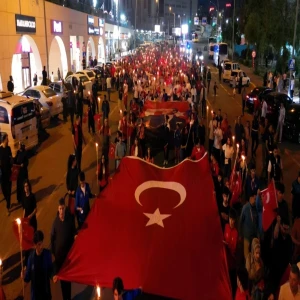 Şanlıurfa'da 19 Mayıs coşkusu: Meşaleler geceyi aydınlattı