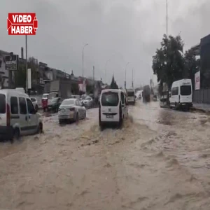 Sağanak esareti! Yollar göle döndü!