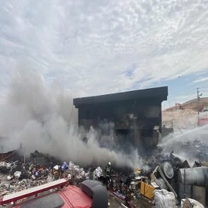 Şanlıurfa’da tesiste büyük yangın! 8 araç ve 22 personel seferber oldu