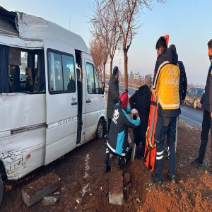 Şanlıurfa’da buzlanan yolda 4 araç birbirine girdi! Çok sayıda yaralı var