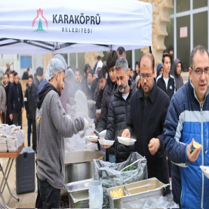 Karaköprü Belediyesinden onlarca kişiye tirit ikramı