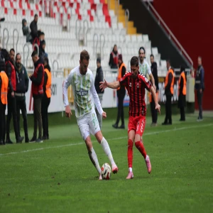 Erzincan’da soğuk duş! Şanlıurfaspor zirve mücadelesinde yara aldı