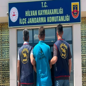 Şanlıurfa’da kılık değiştirip 3 yıl gizlendi! 27 yıllık cinayet firarisi bakın nasıl yakalandı