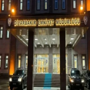 Diyarbakır Emniyet Müdürlüğü'ne bombalı saldırı!