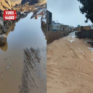 Viranşehir’de çamurla kaplı yollar ailenin ulaşımı için açıldı