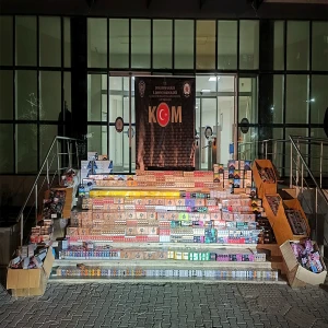 Şanlıurfa’da araçtan binlerce ürün çıktı! Piyasa değeri 3 milyon 796 bin TL