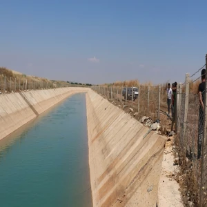 Şanlıurfa’da araç sulama kanalına düştü!