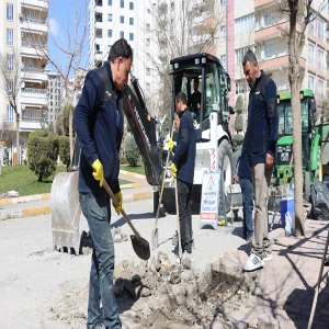 Karaköprü’de yaya trafiğine önlem! Bozulan yollar yenilendi