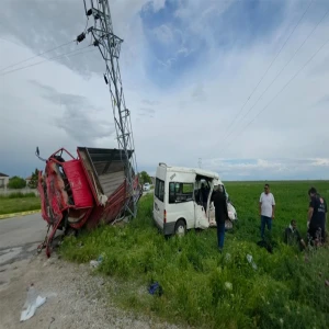 Şanlıurfalı mevsimlik tarım işçileri kaza yaptı: Yaralılar var