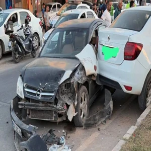 Şanlıurfa’da kavşakta otomobiller çarpıştı: Sürücüler yaralandı