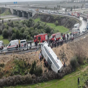 Yolcu otobüsü şarampole devrildi: Katliam gibi kazada 8 kişi öldü