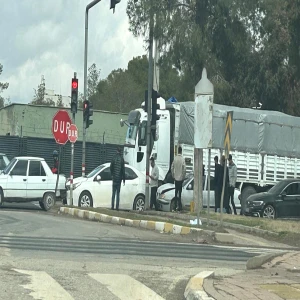 Şanlıurfa’da zincirleme kaza! 3 araç kırmızı ışıkta birbirine girdi