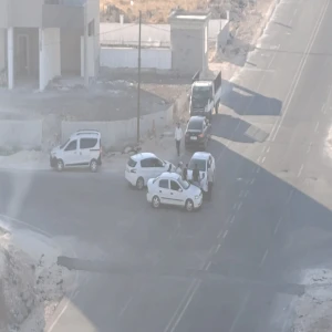 Şanlıurfa’da bu sokakta kaza eksik olmuyor! Akşam saatlerinde yine çarpıştılar