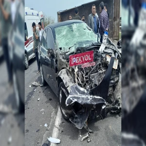 Şanlıurfa'da feci kaza! Otomobil ile traktör çarpıştı: Çok sayıda yaralı var