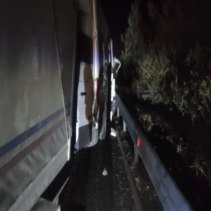 Şanlıurfa'da TIR minibüse çarptı: Yaralılar var!