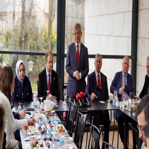 6 partili yeni ittifak geliyor! Davutoğlu işareti verdi...