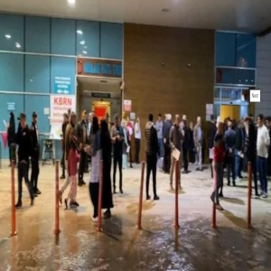 Depremde panik anları kamerada!