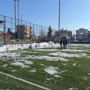 Viranşehir’de kar engeli aşıldı: İlçe stadı maça hazır