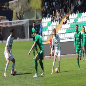 Şans Şanlıurfaspor'un yüzüne güldü! Puan kaybetti ama Play-Off’a tutundu