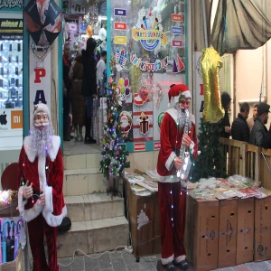 Mağaza vitrinleri yarışıyor, menüler göz kamaştırıyor: Urfa yeni yıla hazır!