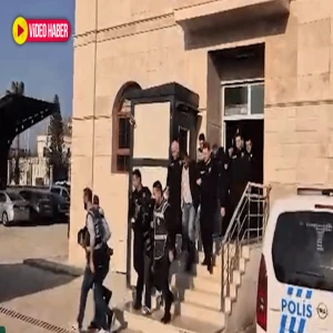 Trafikte yol kesip sürücüye saldırmışlardı! Yakalandılar