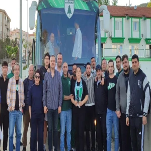 Meşalelerle uğurlandılar! Muğlaspor Şanlıurfaspor maçı için yola çıktı