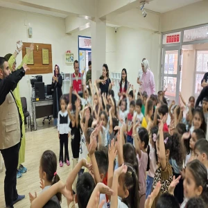 Şanlıurfa’da öğrencilerin yüzünü güldüren vakıf hayrı