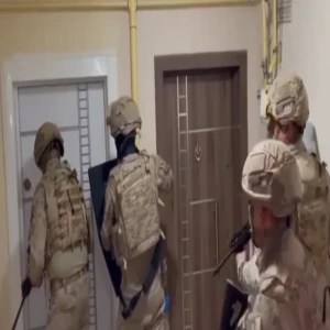 Ev baskını sırasında çatışma: Özel harekat polisi yaralandı!