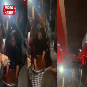Şanlıurfalılar çiğ köfteyi her yere taşıyor! Otobüste mini sıra gecesi