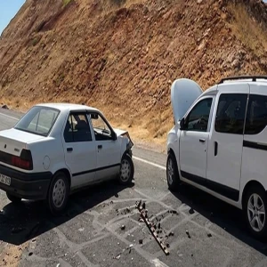 Şanlıurfa’da otomobil ile hafif ticari araç çarpıştı!