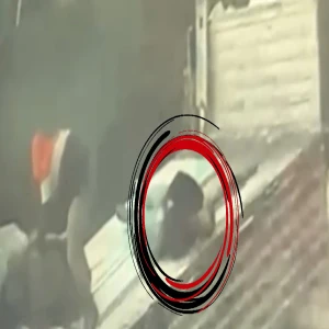 Tırdan yük indirirken yıldırım çarptı!