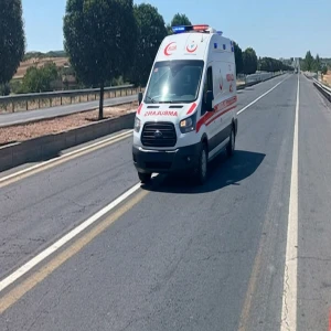 Şanlıurfa’da otomobil bariyerlere çarparak durabildi! Yaralılar var