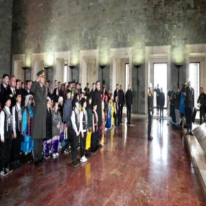 Bakan Tekin çocuklarla birlikte Anıtkabir'de! Şanlıurfalı miniklerde katıldı