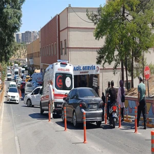 Şanlıurfa'da kontrolden çıkan otomobil genç kıza çarptı!