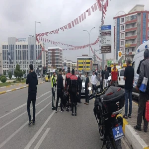 Şanlıurfa’da feci kaza! Yolun karşısına geçmeye çalışan çocuk ağır yaralandı