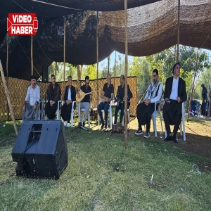 Şanlıurfa’da festivalde kulakların pası silindi! Dengbej Xale İzettin büyüledi