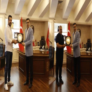 Şanlıurfa'da emniyet teşkilatına yıllarını veren iki isme anlamlı veda