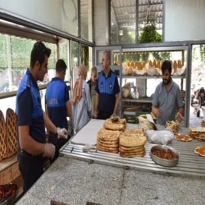 Siverek’te ekmeğe hijyen ayarı: 5 işletmeye ceza