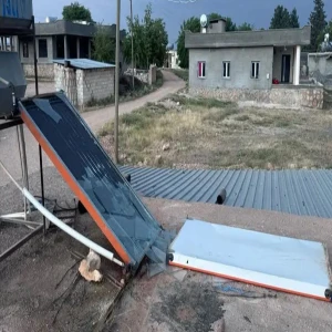 Şanlıurfa’da şiddetli fırtına! Güneş enerjileri devrildi, çatılar uçtu
