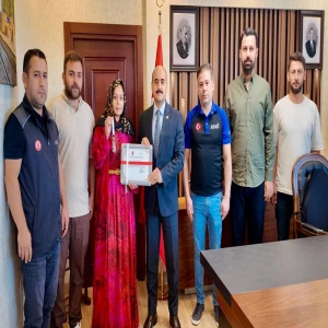 Akçakale’de yeni evlerin kapısı hak sahiplerine açıldı