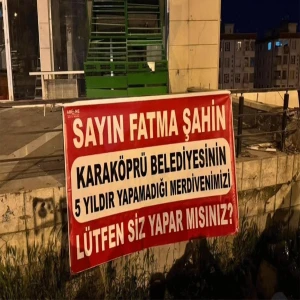 Şanlıurfa’da merdiven için Fatma Şahin pankartı! Belediye 'raporlar olumsuz' dedi