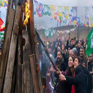 Şanlıurfa'nın bir ilçesinde daha Newroz ateşi yandı!