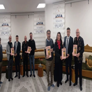 Ağam bizimle eğleniyor? Eğitim ne halde müdür ne havada....