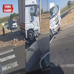 Şanlıurfa’da tır dehşeti! Levhaya çarparak durabildi