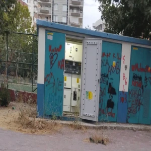 Şanlıurfa’da kapağı açık trafo mahalleliyi tedirgin ediyor!