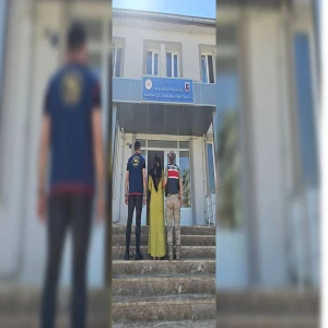 Şanlıurfa’da 10 yıl hapis cezasıyla aranan kadın yakayı ele verdi